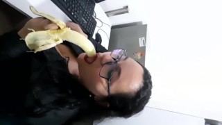 Mi Secretaria Sexy Chupa Cambul, Otro Paises Banana, Banano, Platano, Guineo  &  tragando mi Semen