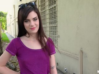 Mofos - Single & Ready To Mingle Piper June Gets Cash From A Stranger To Hop On His Cock In Public