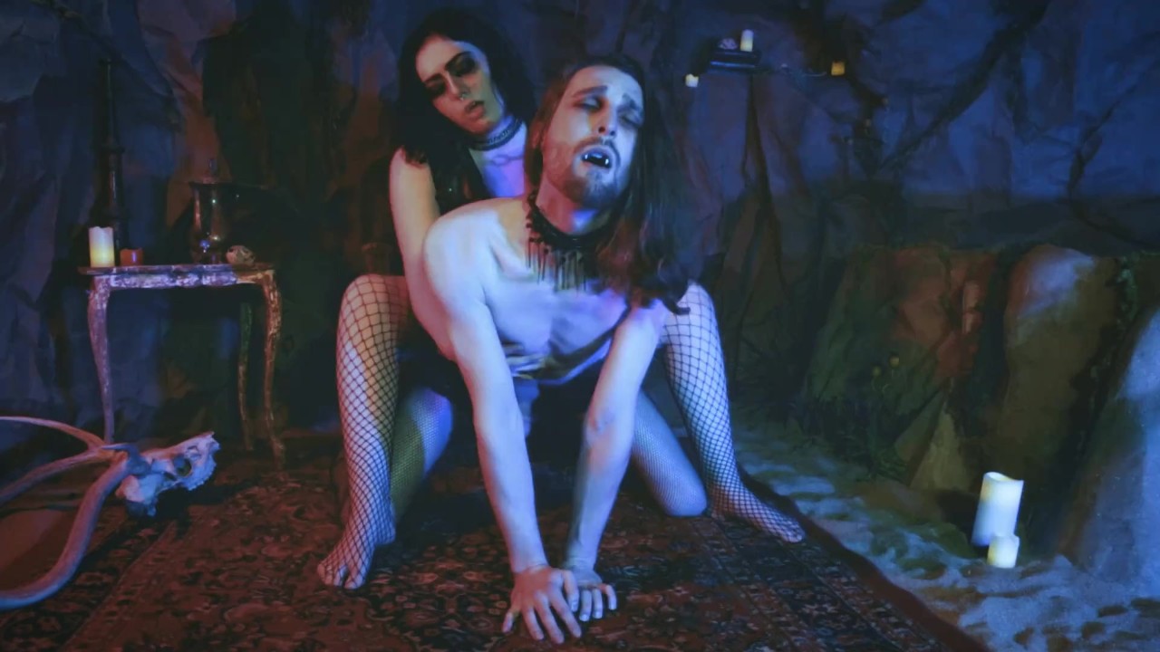 Вампир Фембой прикован и трахнут Фемдомом ТИЗЕР: ПЛАТНЫЙ ЭКСКЛЮЗИВ (С  @Cosmicbroccoli)