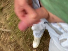 Парень гулял по парку, зачесался член. Решил подрочить ПУБЛИЧНО - Screenshot 9 of 16 - Masturbate