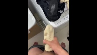 Eine Große Menge Vaginal-Cumshot Mit Den Stinkenden Socken, Die Sie Den Ganzen Tag Bei Der Arbeit Als Masturbator Trug
