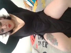 me veo hermosa probando unas tetas falsas de silicona mientras me masturbo