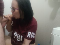ТРАХАЮ ДЕВУШКУ ДРУГА ПОКА ОН НЕ ВИДИТ - Screenshot 13 of 16 - Amateur Wife Sharing