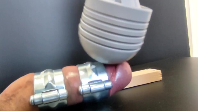 板に固定されたペニスが電マを当てられ射精する！！！(たくさんのいやらしいコメント待ってます😍) - Pornhub Gay