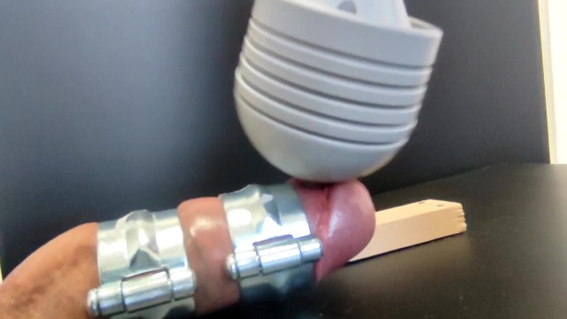 板に固定されたペニスが電マを当てられ射精する！！！(たくさんのいやらしいコメント待ってます😍) - Pornhub Gay