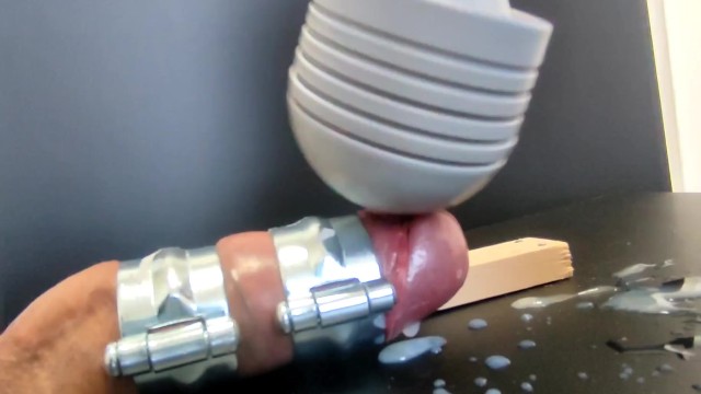 板に固定されたペニスが電マを当てられ射精する！！！(たくさんのいやらしいコメント待ってます😍) - Pornhub Gay