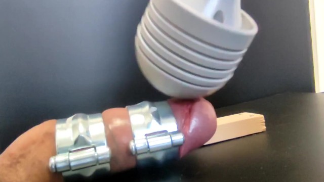 板に固定されたペニスが電マを当てられ射精する！！！(たくさんのいやらしいコメント待ってます😍) - Pornhub Gay