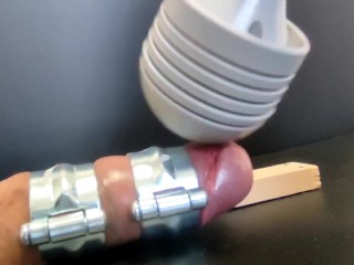 板に固定されたペニスが電マを当てられ射精する！！！(たくさんのいやらしいコメント待ってます😍)