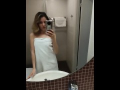 Горничная готовится соблазнить хозяина и принять член в рот - Screenshot 1 of 16 - Slut