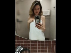 Горничная готовится соблазнить хозяина и принять член в рот - Screenshot 4 of 16 - Erotic