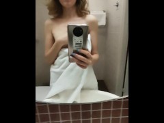 Горничная готовится соблазнить хозяина и принять член в рот - Screenshot 6 of 16 - Slut