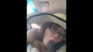 Nikki Belle Giving pipe à une BBC dans la voiture