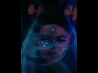 TranzKitty是吸血鬼。