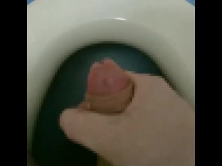 Knappe Japanse Subjectieve Masturbatie! Er Wordt Een Grote Hoeveelheid Sperma Op De Toiletpot Afgevu