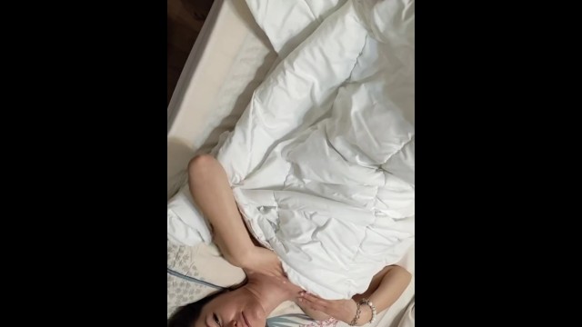 Горячая сучка умоляет, чтобы ее трахнули