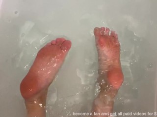 Wet Shiny Soles in a Bubble Bath Flirt with you