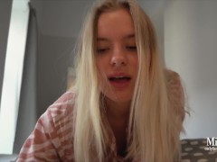 Video Big ass Teen in Pajamas rides Dick and gets fucked in the morning