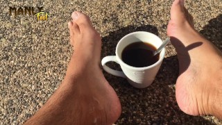 HÉ DAAR GOEDEMORGEN - HEB EEN PRACHTIGE DAG - CUM FEET SOCKS SERIES - MANLYFOOT 💦 🦶☕️ - CUM COFFEE