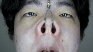 豚のオナニー　20220419　鼻フックを強く吊り上げて固定しているところと映り方を確認しているマゾ豚の動画です　7分以降は強く吊り上げて少し経った後のマゾ豚です