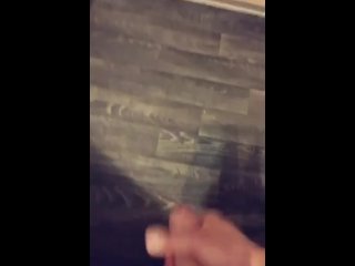 J'éjacule en secret chez une amie