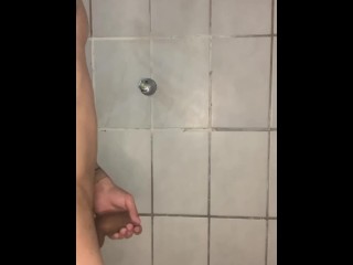 Dotado Tatuado Batendo no Chuveiro