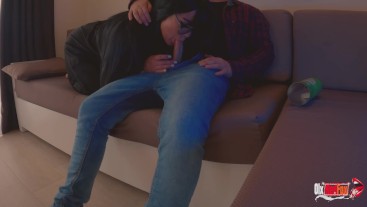 Я положил свой член в коробку чипсов и подал мачехе! ЕЕ реакция была потрясающей!