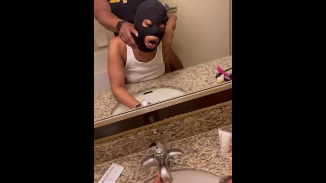 Толстую шлюху Сводную Сестру Трахают В Ванной