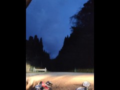 女装 空き缶 踏み潰し クラッシュフェチ レザー ハイヒール ショートパンツ 夜間 野外 日本人 - Screenshot 14 of 16 - Leg Fetish