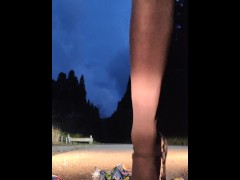 女装 空き缶 踏み潰し クラッシュフェチ レザー ハイヒール ショートパンツ 夜間 野外 日本人 - Screenshot 4 of 16 - Leg Fetish