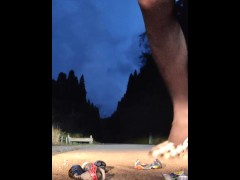 女装 空き缶 踏み潰し クラッシュフェチ レザー ハイヒール ショートパンツ 夜間 野外 日本人 - Screenshot 9 of 16 - Leg Fetish