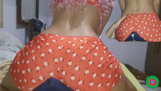 Сухой горб, подпрыгивающий на коленях в милой и обтягивающей пижаме, пока он не кончит в нижнем белье!