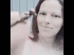 Giantess Tootsie finds some Tinies!