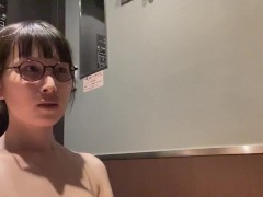 淫乱OLが休日にネットカフェでエロ動画を見ながらオナニー① - Screenshot 4 of 16 - Masturbation Orgasm