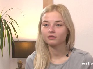 Sexy Babe Bianca Rubs_Herself Down