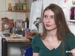 Leidenschaftliche Deutsche spielt mit ihrerMuschi