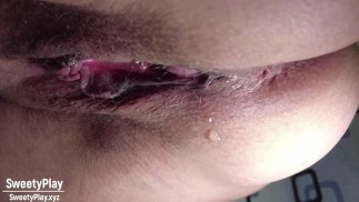 Saftige Fotze pinkelt lange