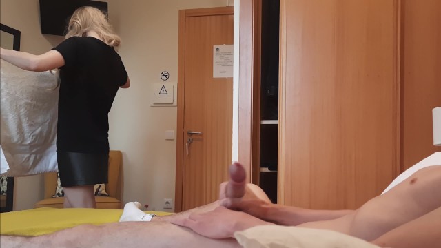 DICK FLASH. I Pull out my Dick in Front of a Hotel Maid and she Agreed to Jerk me Off.