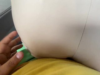 De excursión en el bosque sepone caliente en media caminata, buscamos un_lugar solitario casi nos