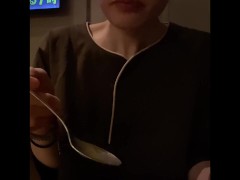 淫乱OLがオナニーした後に激辛カレーを食べる① - Screenshot 8 of 16 - Eat