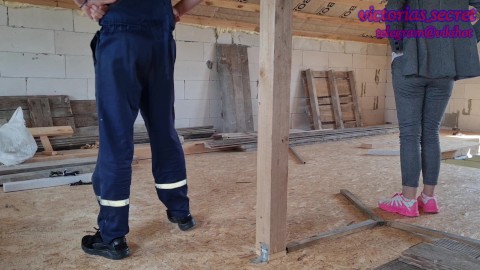 heiße frau fickt mit einem fremden auf einer baustelle