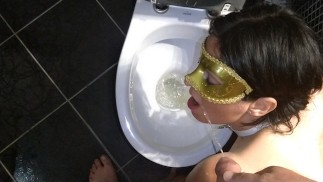 乖乖的羞辱厕所SLUT WIFE拿金尿