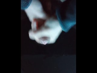 Amatoriale italiano raggiunge la vera sborrata con le sue mani. Sborrata copiosa