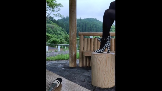 女装 野外 レザースカート ハイヒール オナニー 美脚 脚フェチ 黒パンスト 日本人