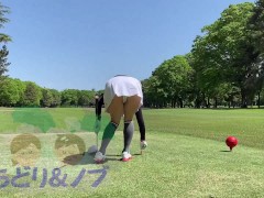 純白パンティが見えてしまう超ミニスカートでゴルフする美人日本人 - Screenshot 3 of 16 - Public Exhibitionist