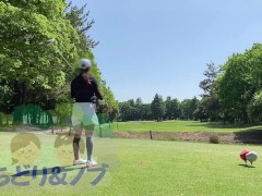 純白パンティが見えてしまう超ミニスカートでゴルフする美人日本人 - Screenshot 9 of 16 - Petite