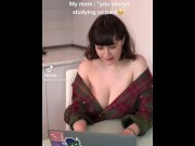 Tik-Tok 100k просмотров большие натуральная девушка делает мем ...