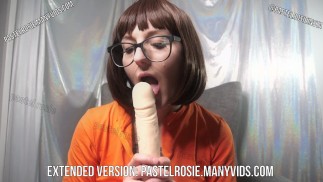 Velma 口交和乳交 - PASTEL ROSIE Cosplay - BJ ASMR 大胸部 - 业余鸡巴吸吮书呆子