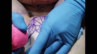 Ficando buceta tatuada e fodida