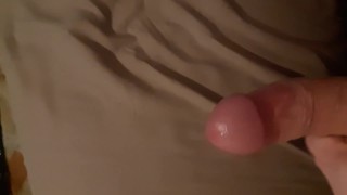 Guy masturbándose Nice polla dura con una gran carga de orgasmo y gemidos