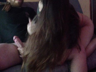 Joven hermanastra aburria mamando hastaque su viejo la escucha cabalgando